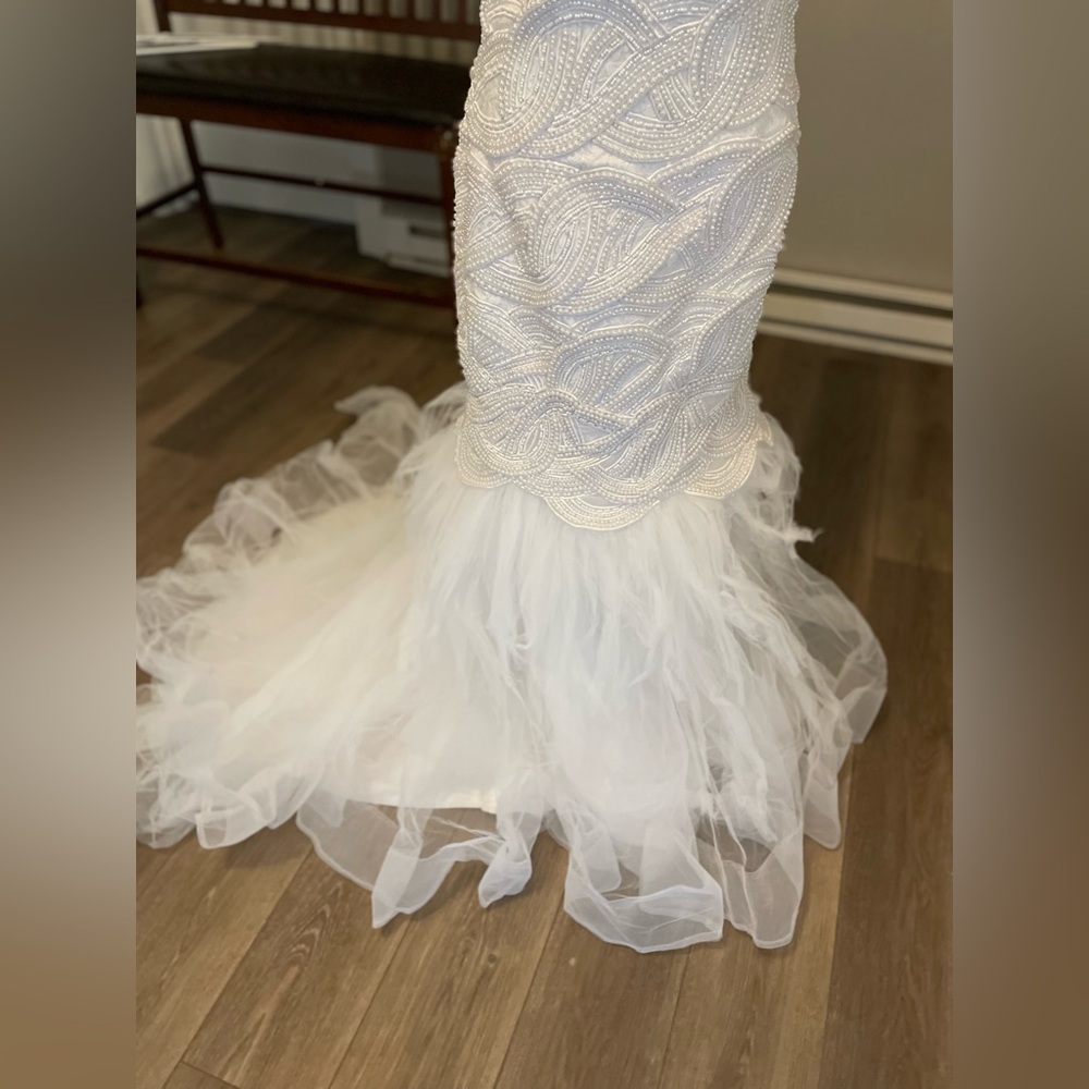 Source Unknown White Strapless Wedding Dress - Picture 15 of 16